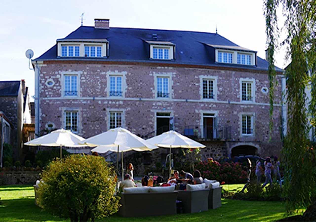 Logis - Auberge De L'Abbaye Thiron-Gardais Luaran gambar