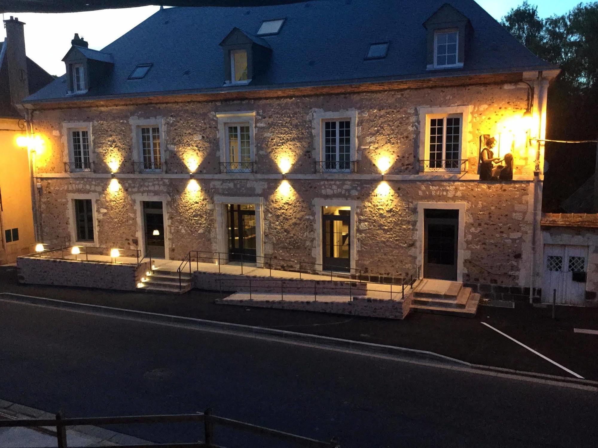 Logis - Auberge De L'Abbaye Thiron-Gardais Luaran gambar